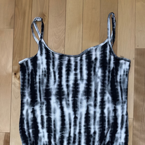 Gorgeous bathing suit cover - Picture 1 of 2